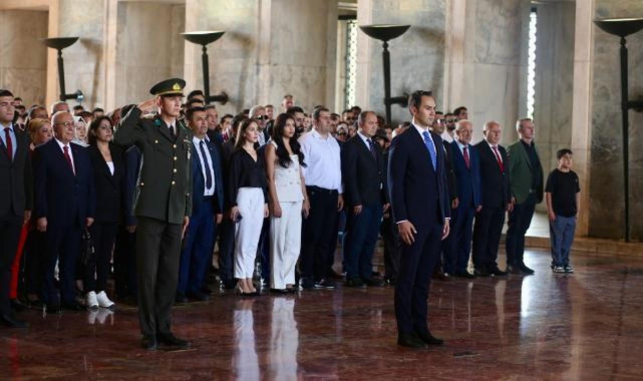 Doğru Yol Partisi yeni kurmaylarıyla Anıtkabir'i ziyaret etti