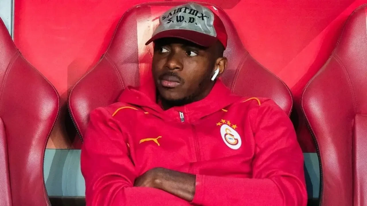 Okan Buruk 'kalabilir' demişti, Galatasaray taraftarı şok oldu! Osimhen o takıma 3 yıllık imza attı 3