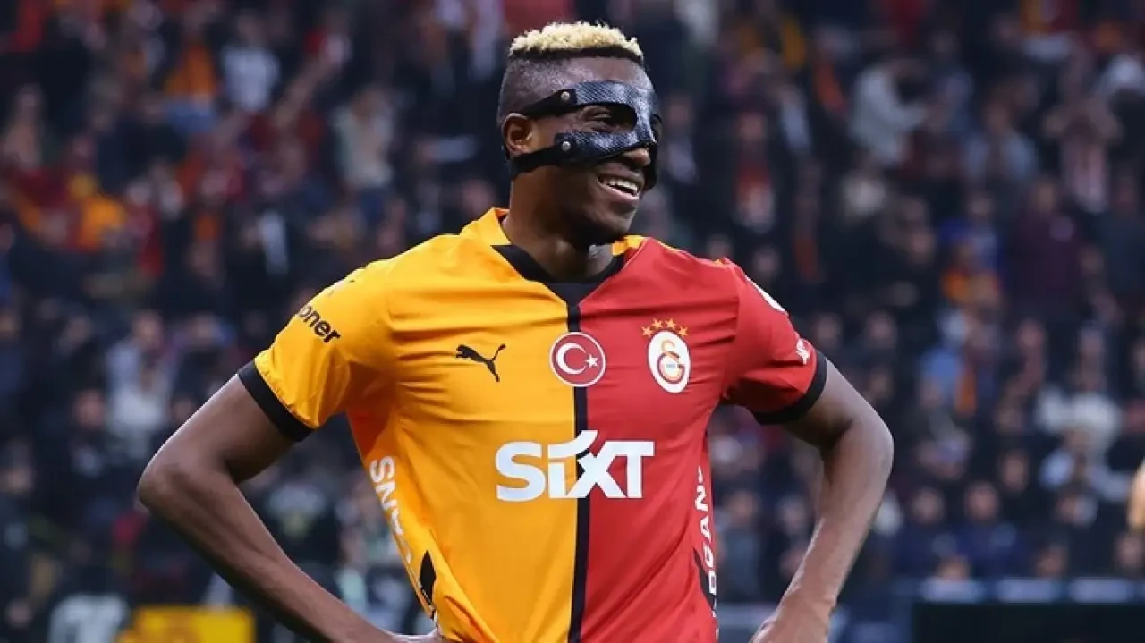 Okan Buruk 'kalabilir' demişti, Galatasaray taraftarı şok oldu! Osimhen o takıma 3 yıllık imza attı 5