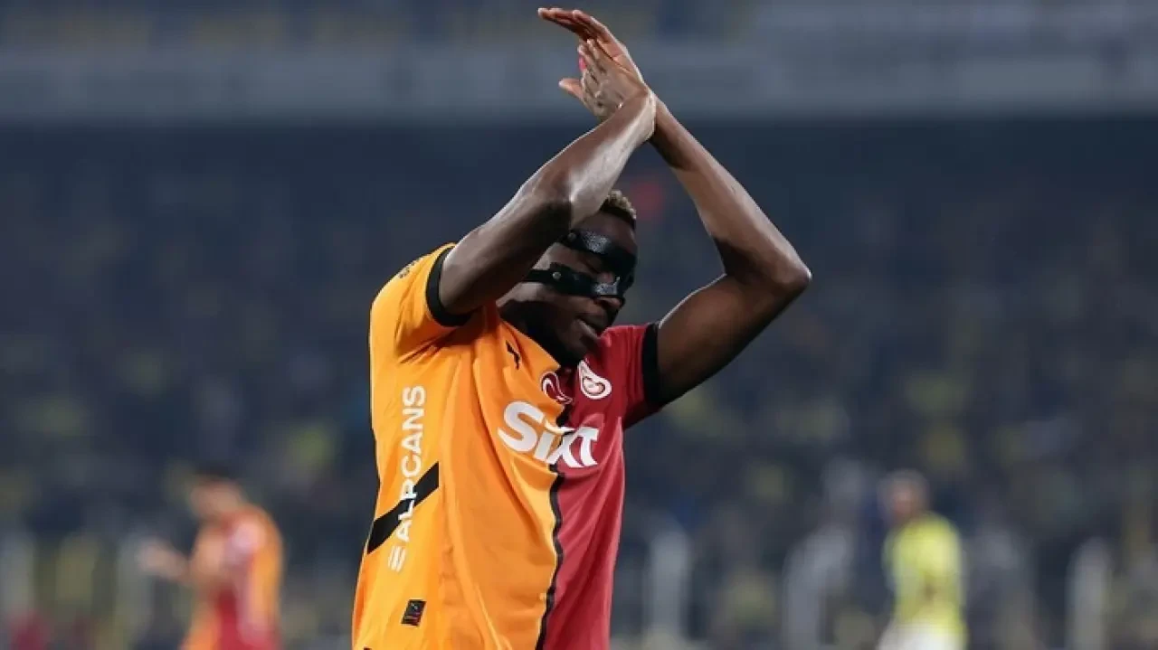Okan Buruk 'kalabilir' demişti, Galatasaray taraftarı şok oldu! Osimhen o takıma 3 yıllık imza attı 6