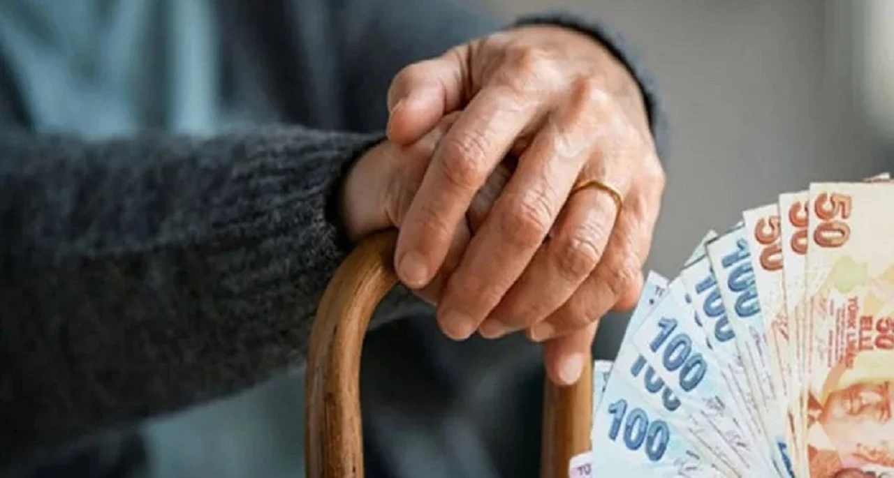 Emeklilerin Gözü Bu Kararda! 2025 Bayram İkramiyesi Ne Zaman Yatacak, Kaç Lira Olacak?