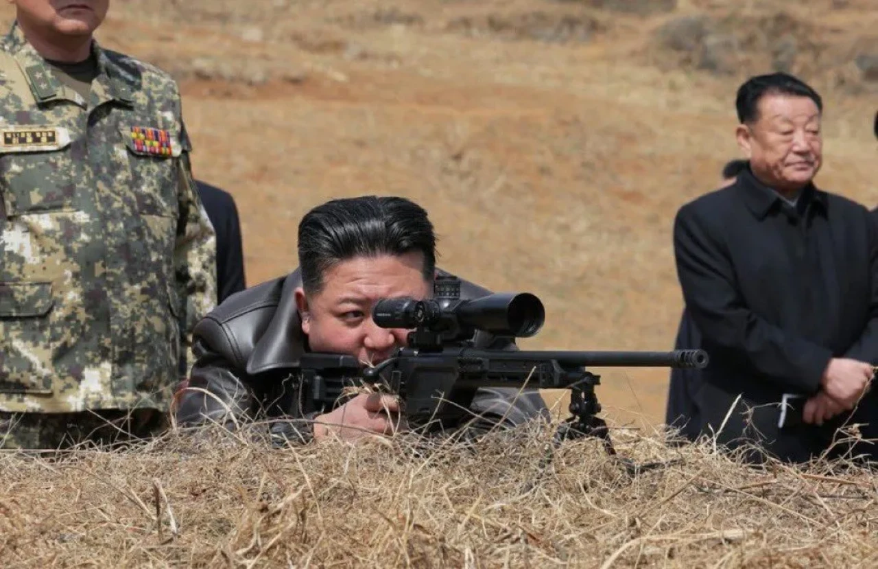 Kuzey Kore lideri Kim Jong Un yeni tüfeği böyle denedi!