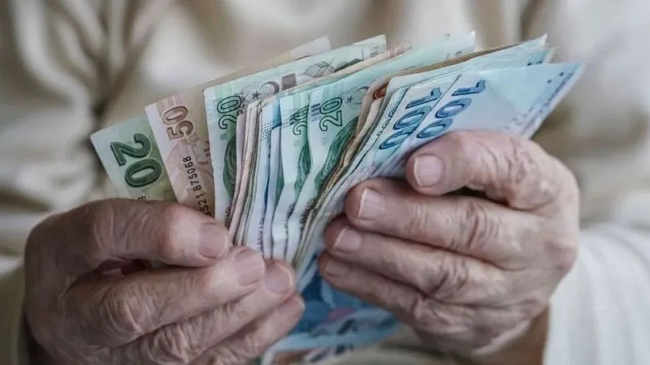 SSK, Bağ-Kur emeklileri ve memurları gözü kulağı bu gelişmede! Zam oranları belli oluyor, peki son tahminler ne? İşte, detaylar...
