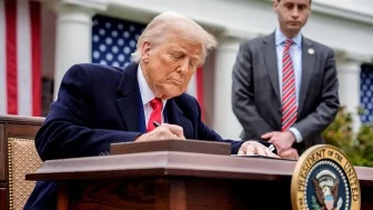 ABD Senatosu, Trump'ın vergi kesintilerini içeren tasarıyı oy çokluğuyla kabul etti