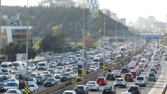 Milyonlarca araç sahibine son uyarı: yarın son gün, ödemeyenin kapısına haciz dayanabilir