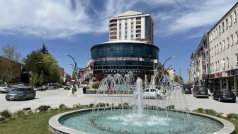 Bu ilçede yazın Türk Lirası geçmiyor: her köşe başında euro ve dolar konuşuluyor, nüfus 150 bine dayandı