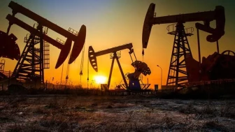 Brent petrol fiyatlarında değişim: Varil fiyatı 95 dolar seviyelerinde…