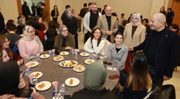 Başkan Büyükgöz gençlerle iftar sofrasında buluştu