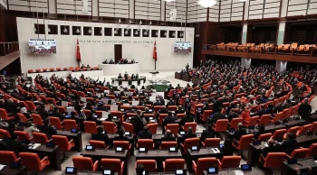Doğum İzni ve Sosyal Medya Düzenlemesinde Yeni Dönem: Komisyon Görüşmeleri Bayram Sonrasına Ertelendi