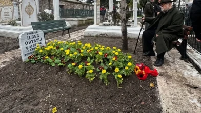 Celal Şengör, İlber Ortaylı’nın Mezarını Ziyaret Etti
