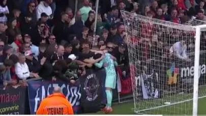 Genk’in genç kalecisine rakip takım taraftarından duygusal destek!