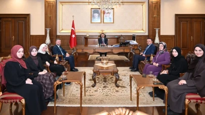 Kocaeli’nin Gururu Dünya İkincisi Öğrenciler Vali Aktaş’ı Ziyaret Etti