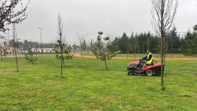 Kocaeli’de Park ve Bahçelerde Titiz Temizlik ve Bakım Çalışması