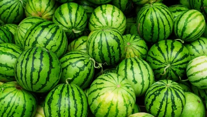 Yaz aylarının vazgeçilmezi karpuzun bilinmeyen faydaları...