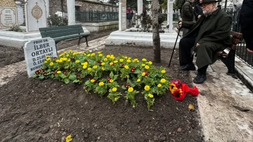 Celal Şengör, İlber Ortaylı’nın Mezarını Ziyaret Etti