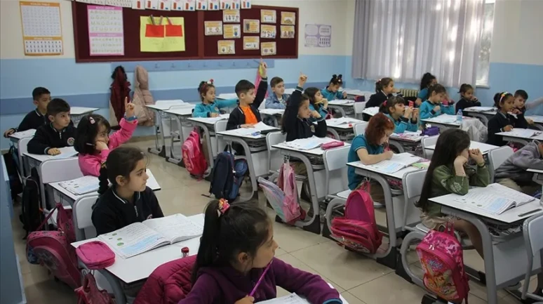 MEB Bakanı Yusuf Tekin’den Ara Tatil Açıklaması: Ara Tatil Kalkıyor mu, Uygulama Devam Edecek mi?