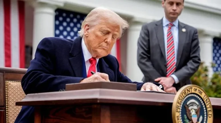 ABD Senatosu, Trump'ın vergi kesintilerini içeren tasarıyı oy çokluğuyla kabul etti