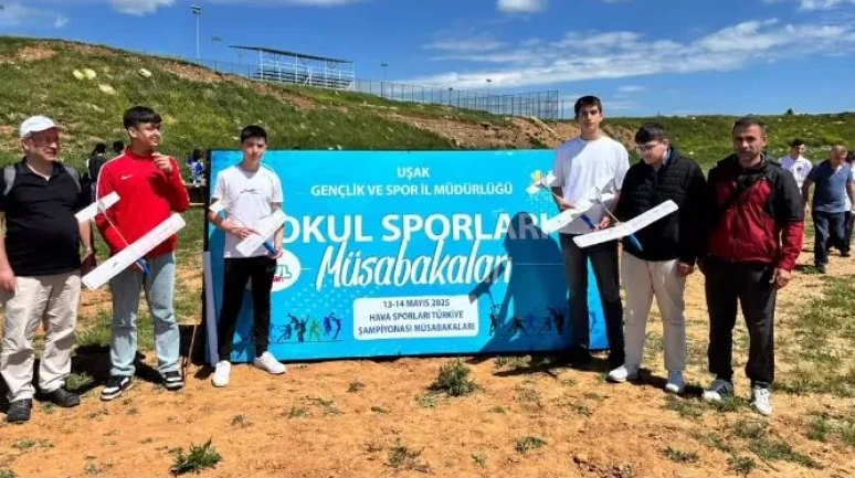 Gebze Anadolu İmam Hatip Lisesi tarih yazıyor! Roket ve Model Uçak Takımından çifte başarı…