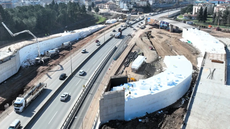 Başiskele Kavşağı’nda Çalışmalar Hız Kesmeden Devam Ediyor