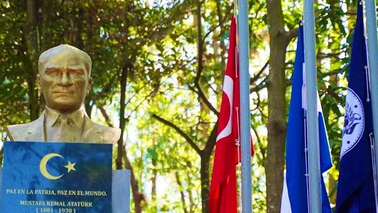 El Salvador’da Atatürk’ün Büstüyle “Türkiye Parkı” Açıldı